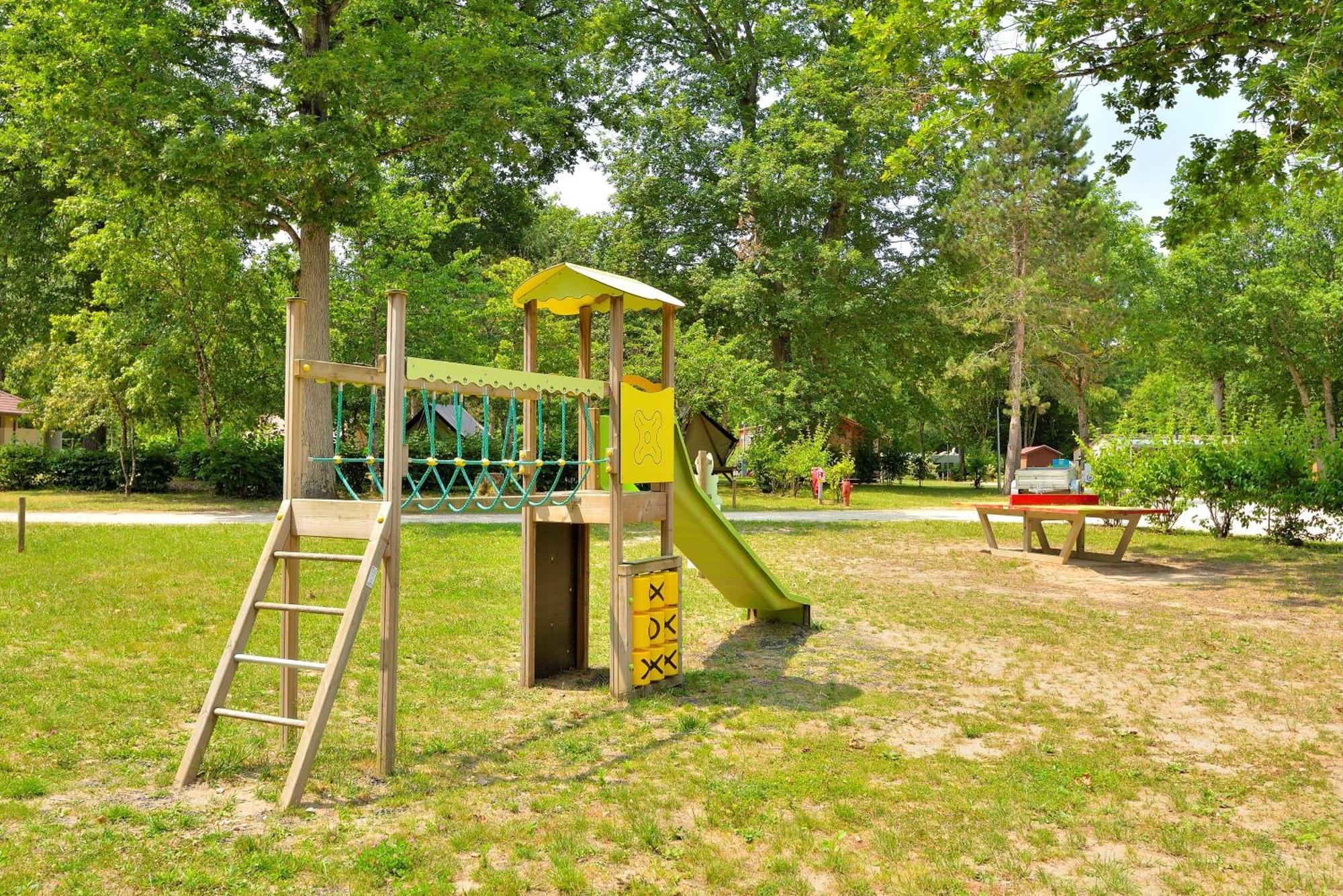 Camping Etang De La Vallee Combreux Exterior photo