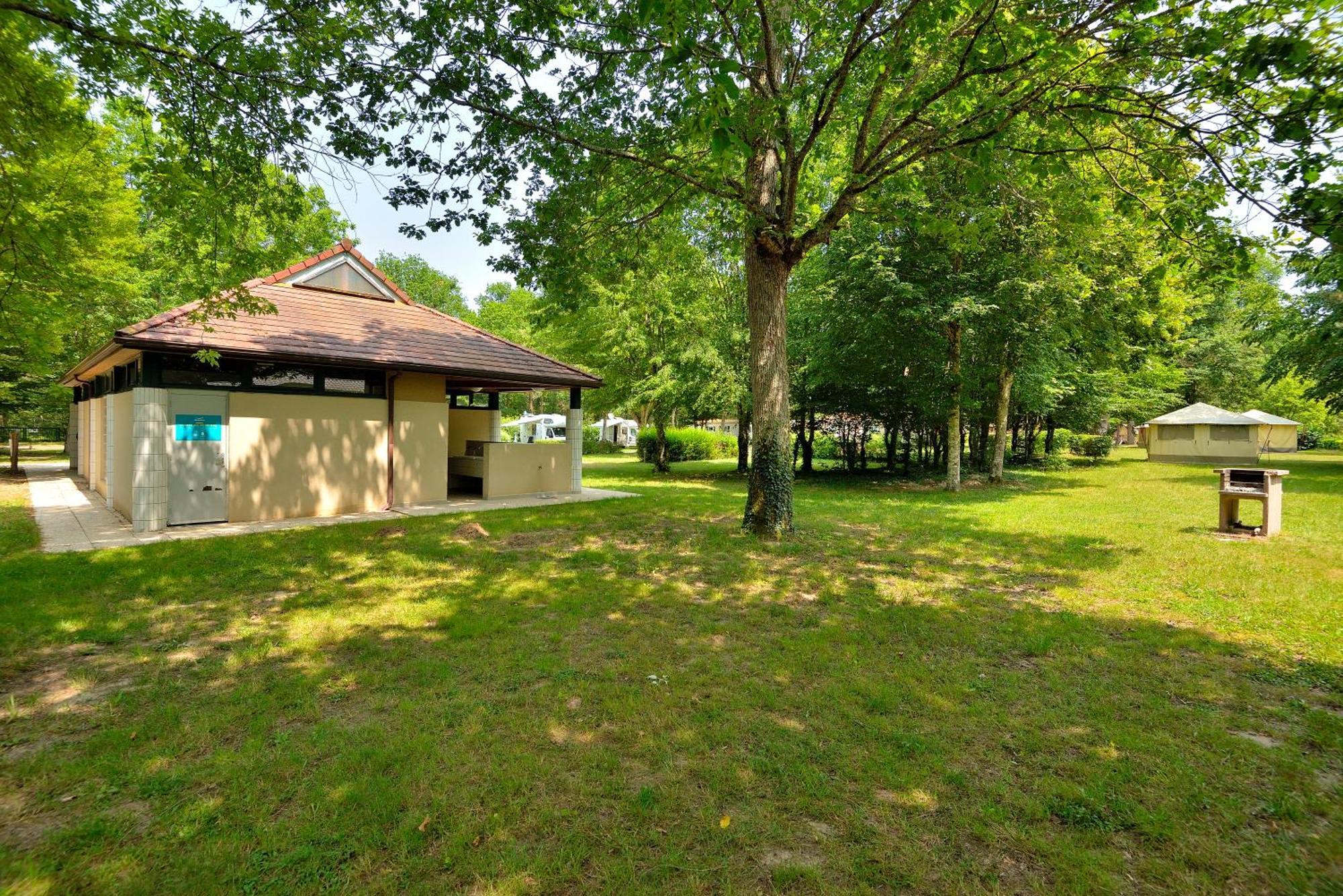 Camping Etang De La Vallee Combreux Exterior photo